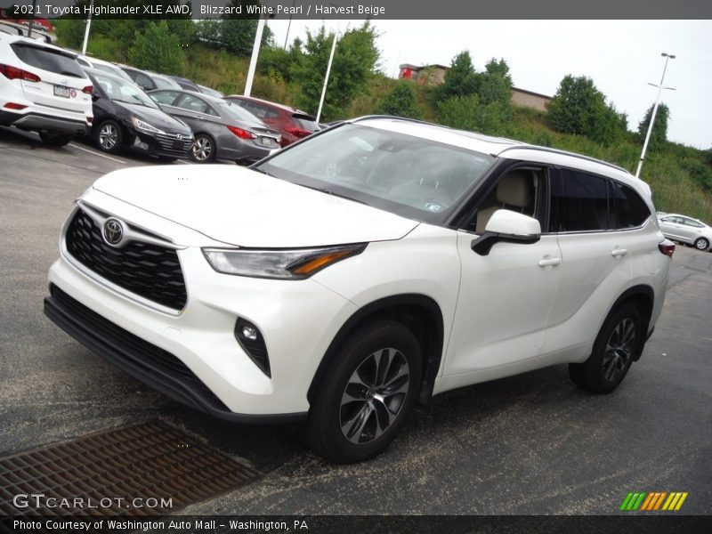 Blizzard White Pearl / Harvest Beige 2021 Toyota Highlander XLE AWD