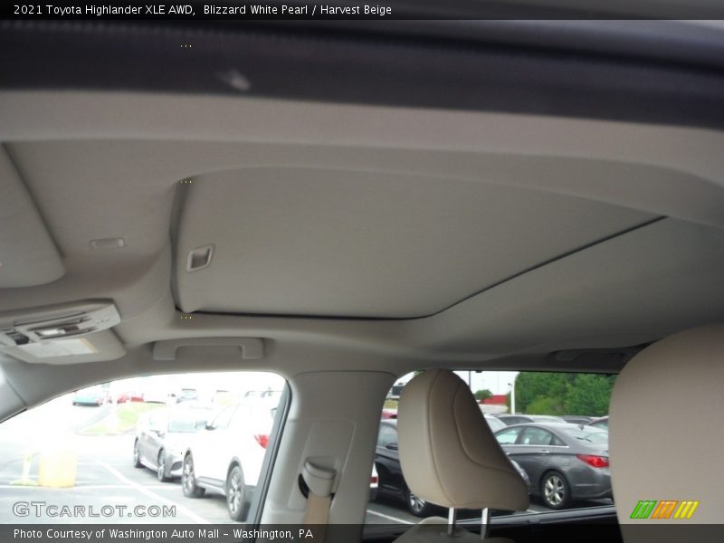 Blizzard White Pearl / Harvest Beige 2021 Toyota Highlander XLE AWD