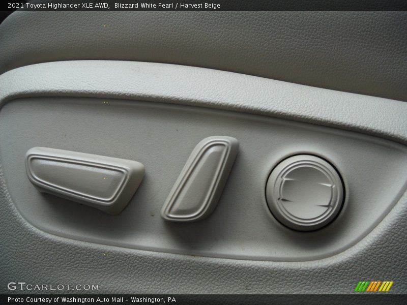 Blizzard White Pearl / Harvest Beige 2021 Toyota Highlander XLE AWD