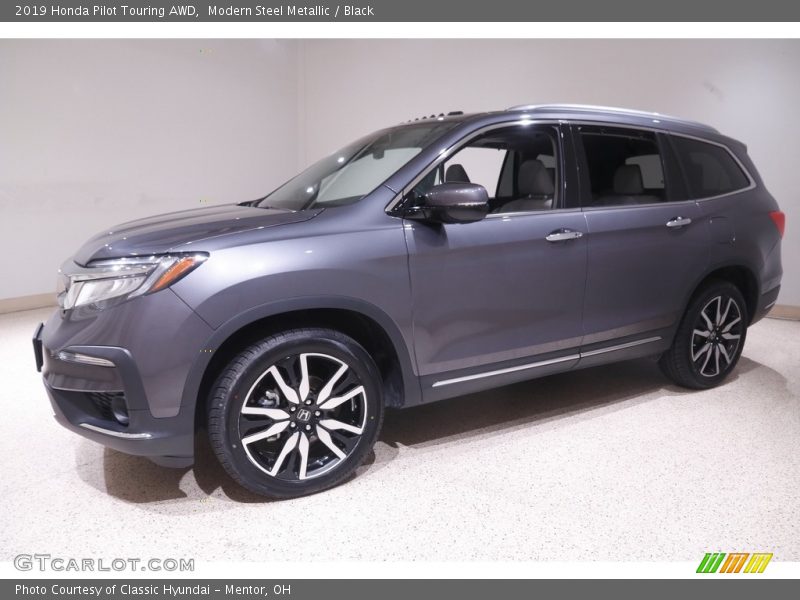 Modern Steel Metallic / Black 2019 Honda Pilot Touring AWD