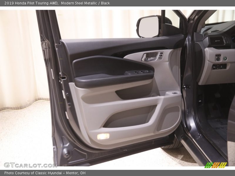 Modern Steel Metallic / Black 2019 Honda Pilot Touring AWD