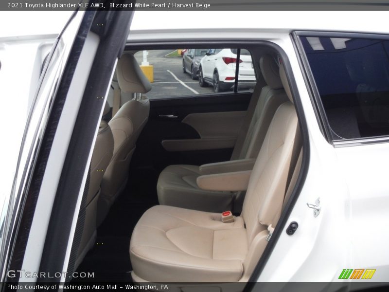 Blizzard White Pearl / Harvest Beige 2021 Toyota Highlander XLE AWD