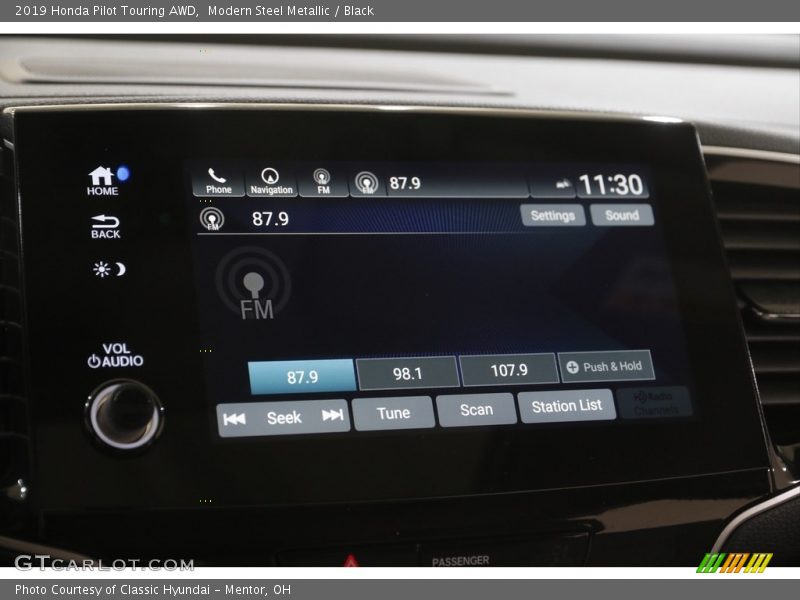 Modern Steel Metallic / Black 2019 Honda Pilot Touring AWD