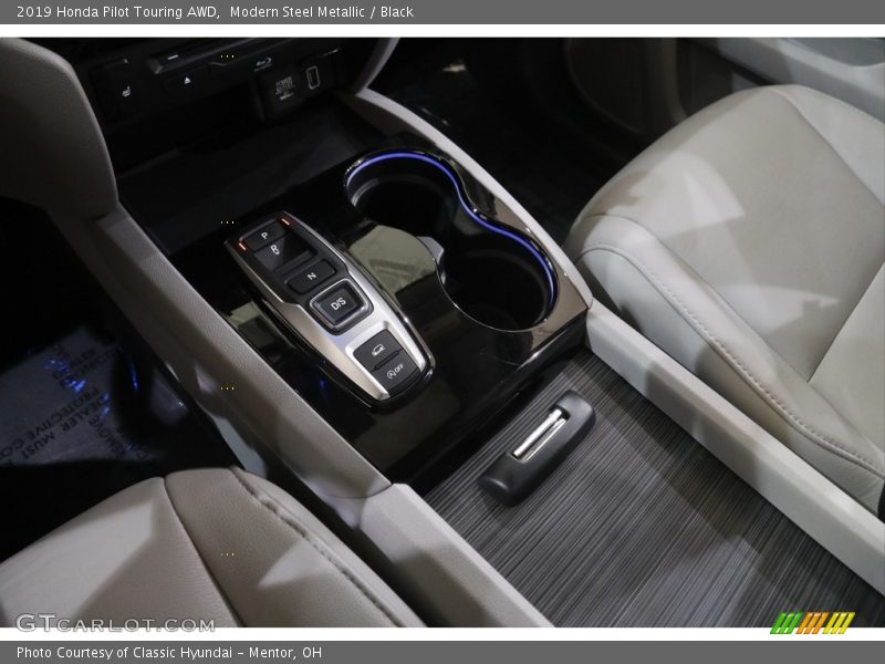 Modern Steel Metallic / Black 2019 Honda Pilot Touring AWD