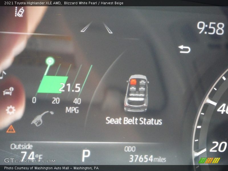 Blizzard White Pearl / Harvest Beige 2021 Toyota Highlander XLE AWD