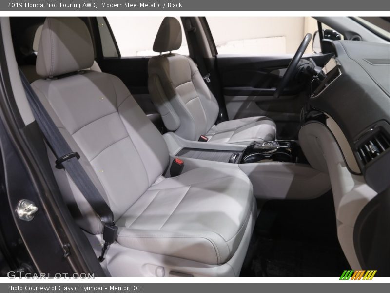 Modern Steel Metallic / Black 2019 Honda Pilot Touring AWD