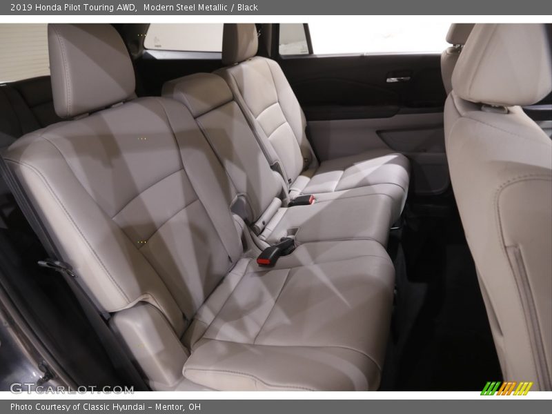 Modern Steel Metallic / Black 2019 Honda Pilot Touring AWD