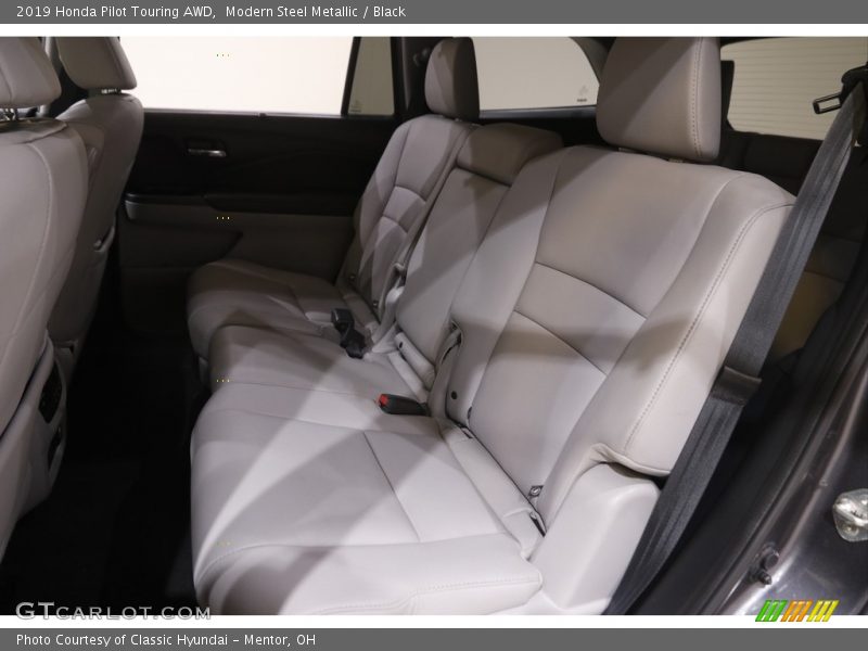 Modern Steel Metallic / Black 2019 Honda Pilot Touring AWD