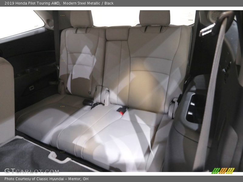 Modern Steel Metallic / Black 2019 Honda Pilot Touring AWD