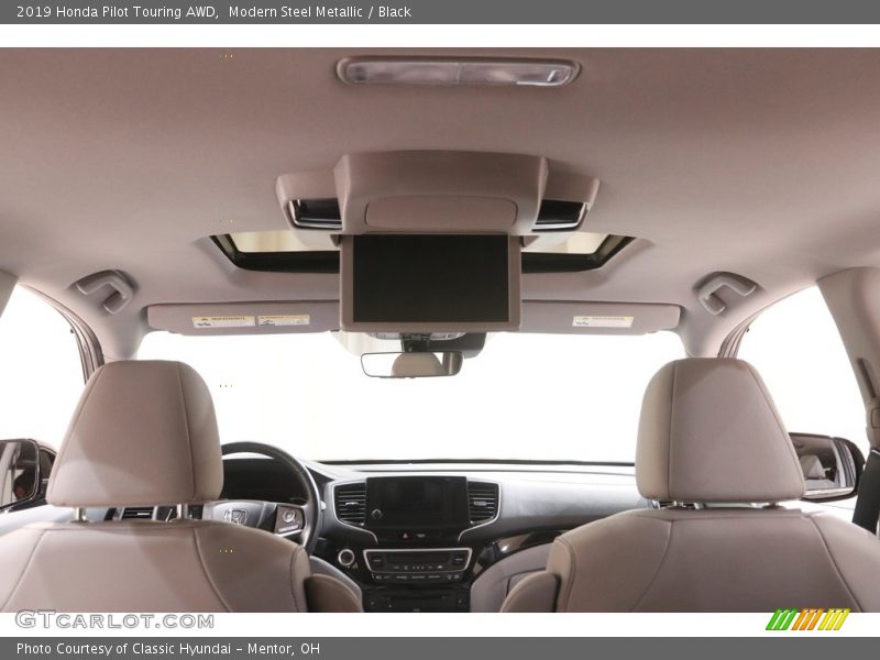 Modern Steel Metallic / Black 2019 Honda Pilot Touring AWD