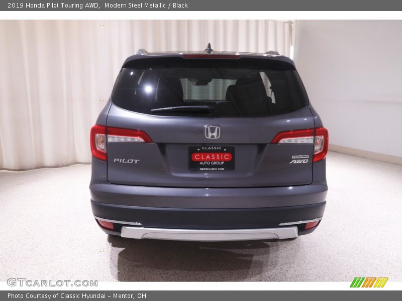 Modern Steel Metallic / Black 2019 Honda Pilot Touring AWD