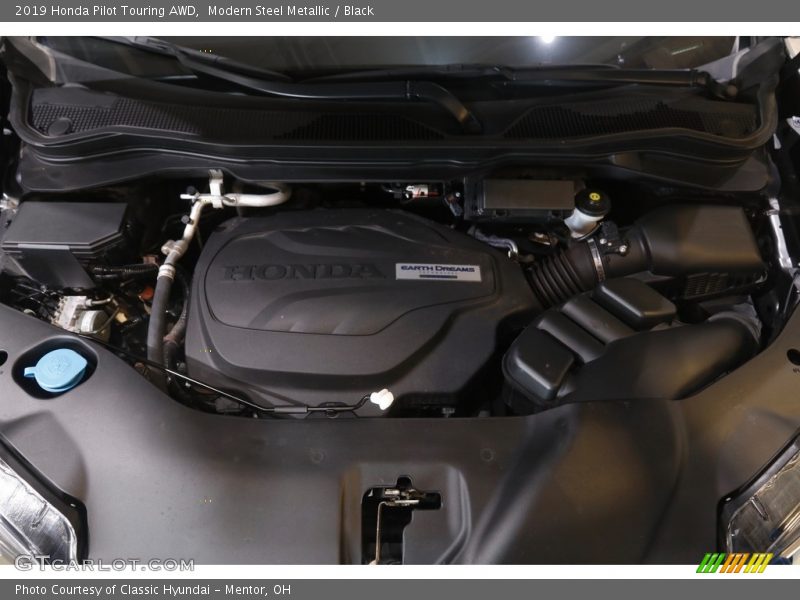 Modern Steel Metallic / Black 2019 Honda Pilot Touring AWD