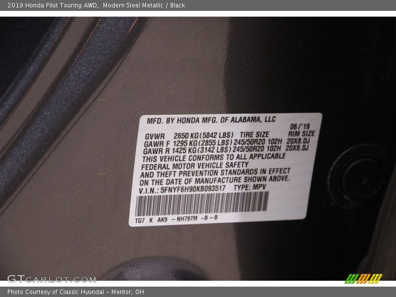 Modern Steel Metallic / Black 2019 Honda Pilot Touring AWD
