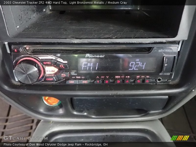 Light Bronzemist Metallic / Medium Gray 2003 Chevrolet Tracker ZR2 4WD Hard Top