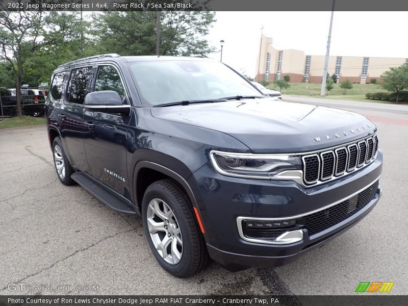 Front 3/4 View of 2022 Wagoneer Series I 4x4