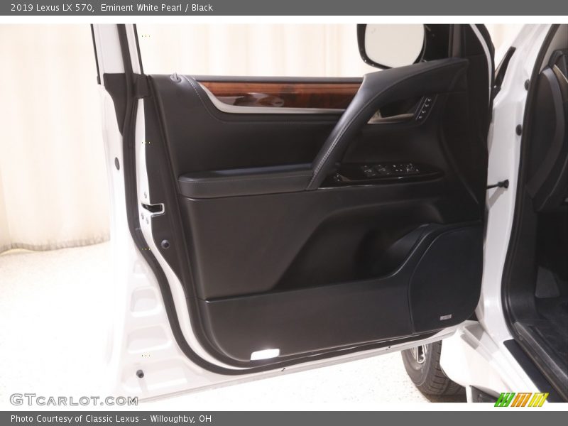 Eminent White Pearl / Black 2019 Lexus LX 570