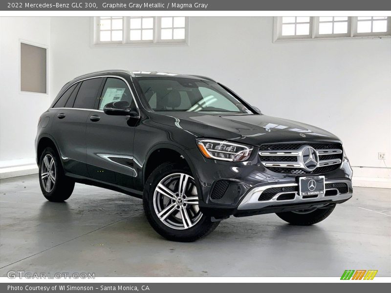 Front 3/4 View of 2022 GLC 300