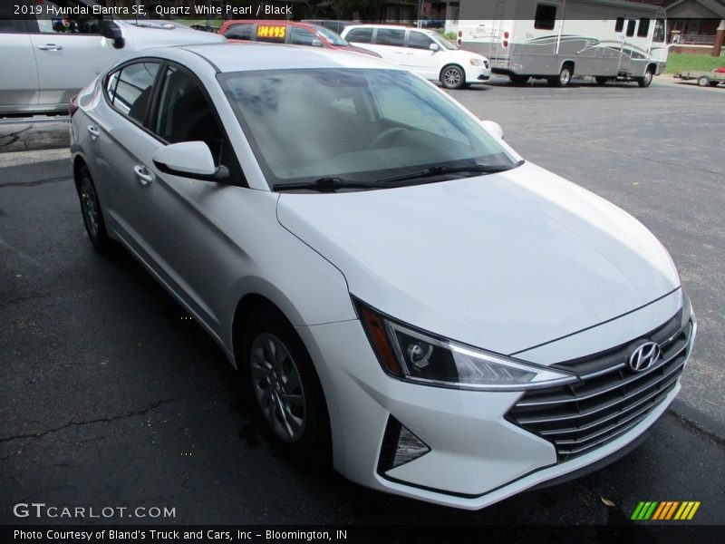 Quartz White Pearl / Black 2019 Hyundai Elantra SE