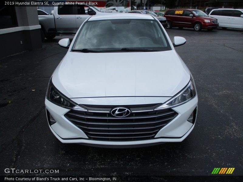 Quartz White Pearl / Black 2019 Hyundai Elantra SE