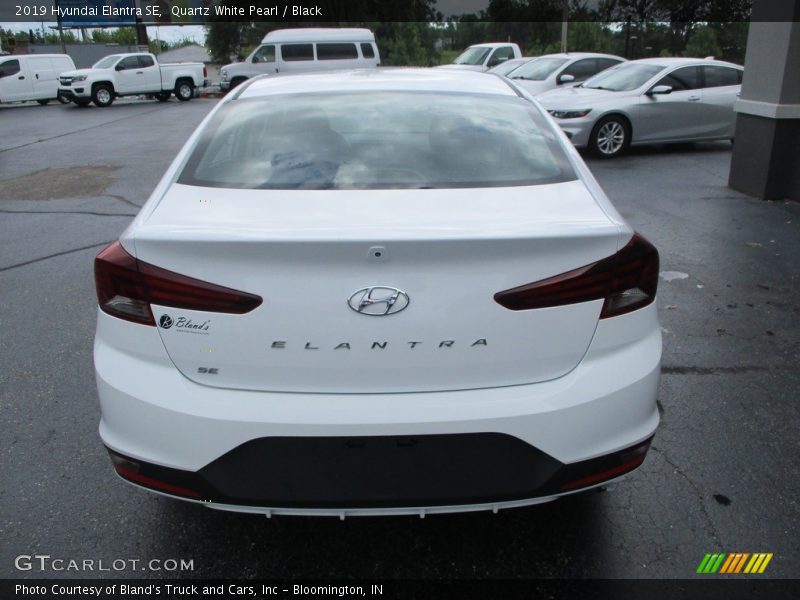 Quartz White Pearl / Black 2019 Hyundai Elantra SE