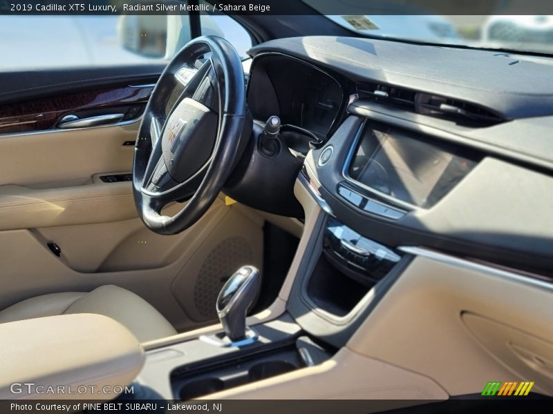 Radiant Silver Metallic / Sahara Beige 2019 Cadillac XT5 Luxury