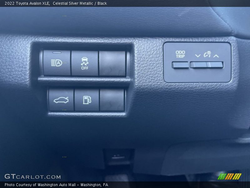 Celestial Silver Metallic / Black 2022 Toyota Avalon XLE