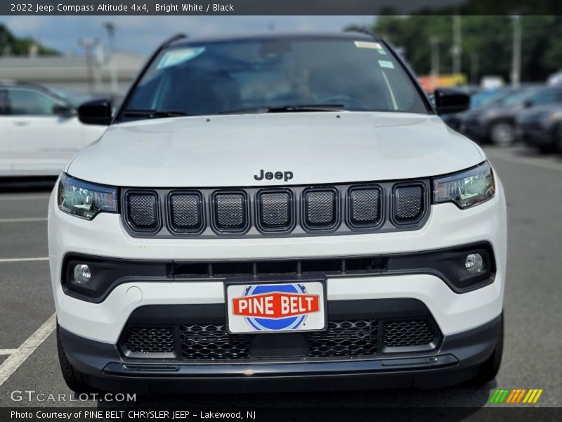 Bright White / Black 2022 Jeep Compass Altitude 4x4
