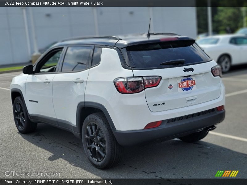 Bright White / Black 2022 Jeep Compass Altitude 4x4
