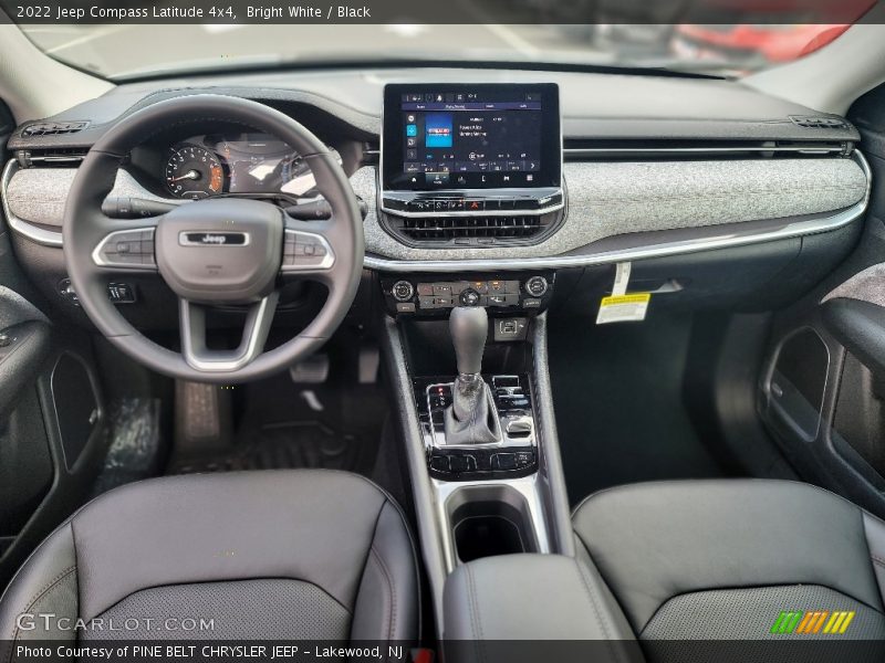 Bright White / Black 2022 Jeep Compass Latitude 4x4