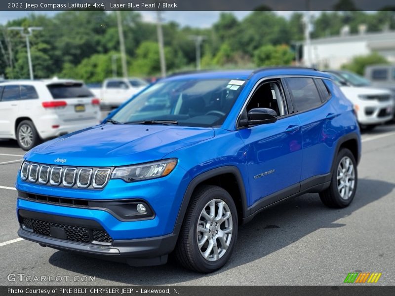 Front 3/4 View of 2022 Compass Latitude 4x4