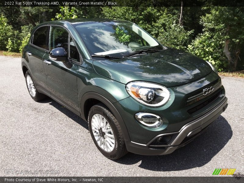 Front 3/4 View of 2022 500X Trekking AWD
