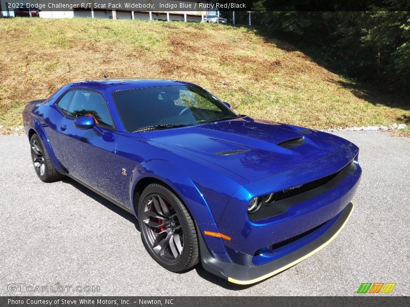 Front 3/4 View of 2022 Challenger R/T Scat Pack Widebody