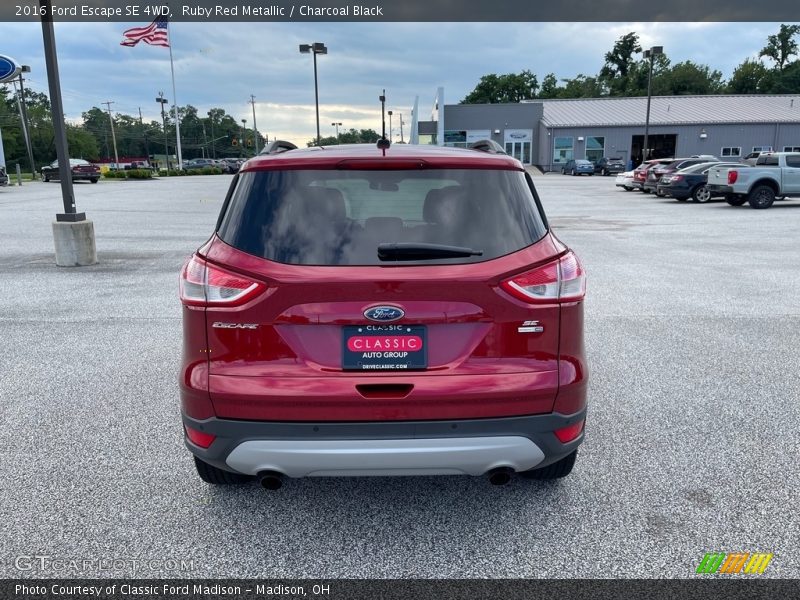 Ruby Red Metallic / Charcoal Black 2016 Ford Escape SE 4WD