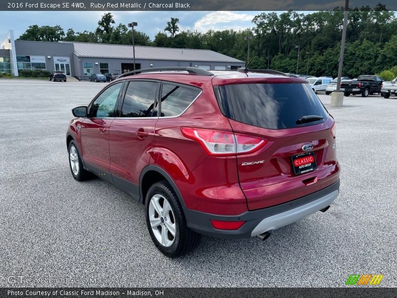 Ruby Red Metallic / Charcoal Black 2016 Ford Escape SE 4WD