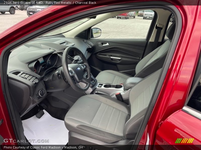 Ruby Red Metallic / Charcoal Black 2016 Ford Escape SE 4WD