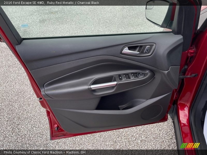 Ruby Red Metallic / Charcoal Black 2016 Ford Escape SE 4WD