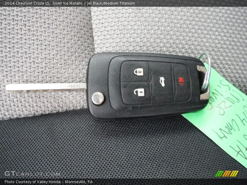 Silver Ice Metallic / Jet Black/Medium Titanium 2014 Chevrolet Cruze LS