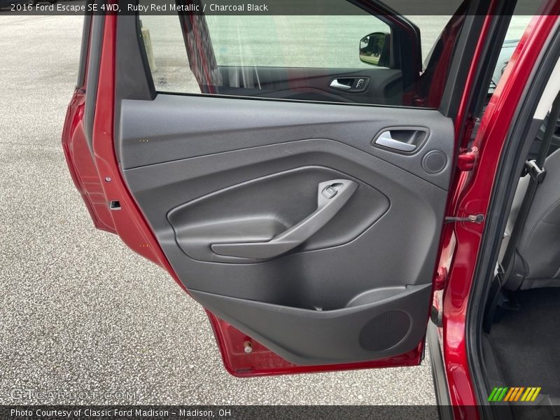 Ruby Red Metallic / Charcoal Black 2016 Ford Escape SE 4WD