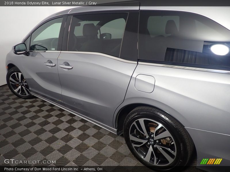 Lunar Silver Metallic / Gray 2018 Honda Odyssey Elite