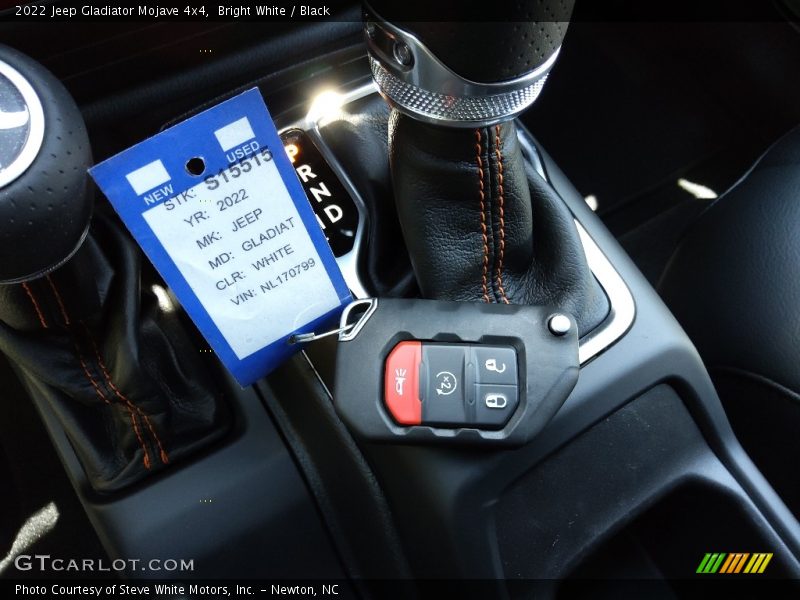 Bright White / Black 2022 Jeep Gladiator Mojave 4x4