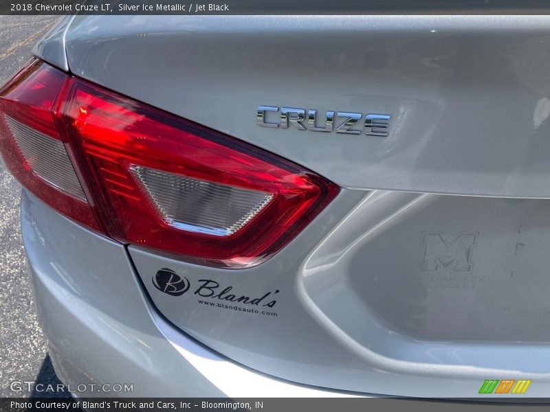 Silver Ice Metallic / Jet Black 2018 Chevrolet Cruze LT