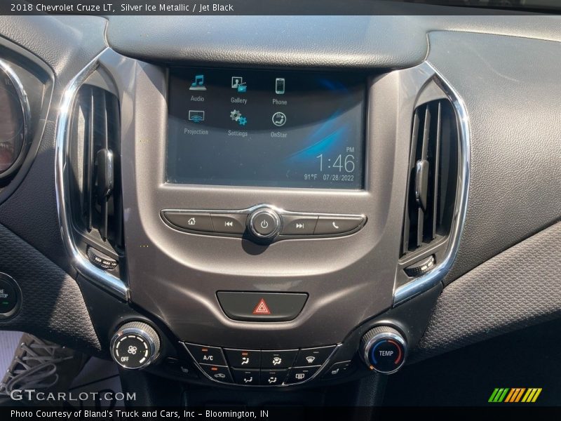 Silver Ice Metallic / Jet Black 2018 Chevrolet Cruze LT