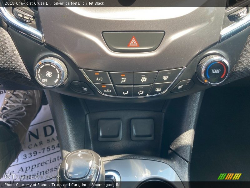 Silver Ice Metallic / Jet Black 2018 Chevrolet Cruze LT