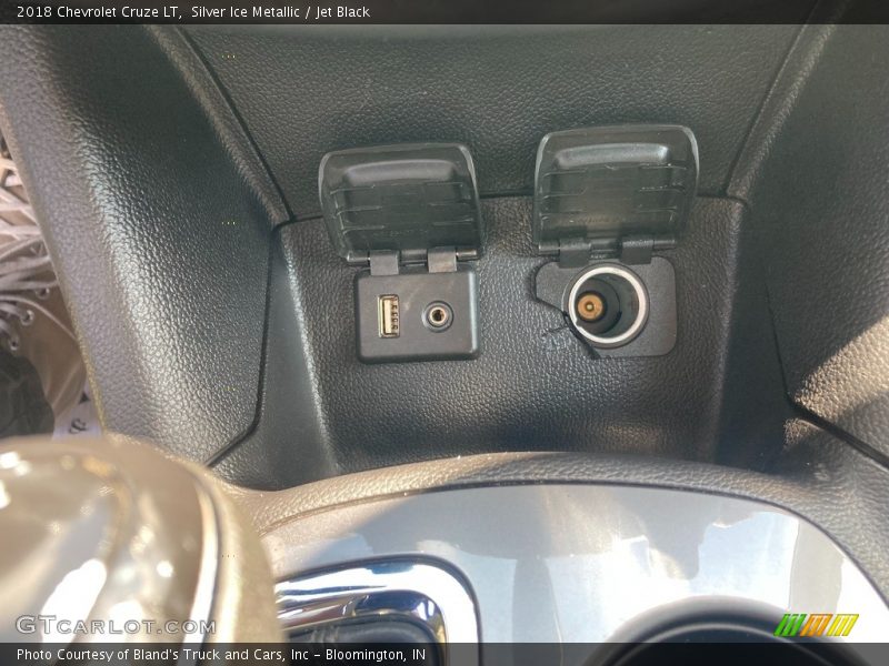 Silver Ice Metallic / Jet Black 2018 Chevrolet Cruze LT