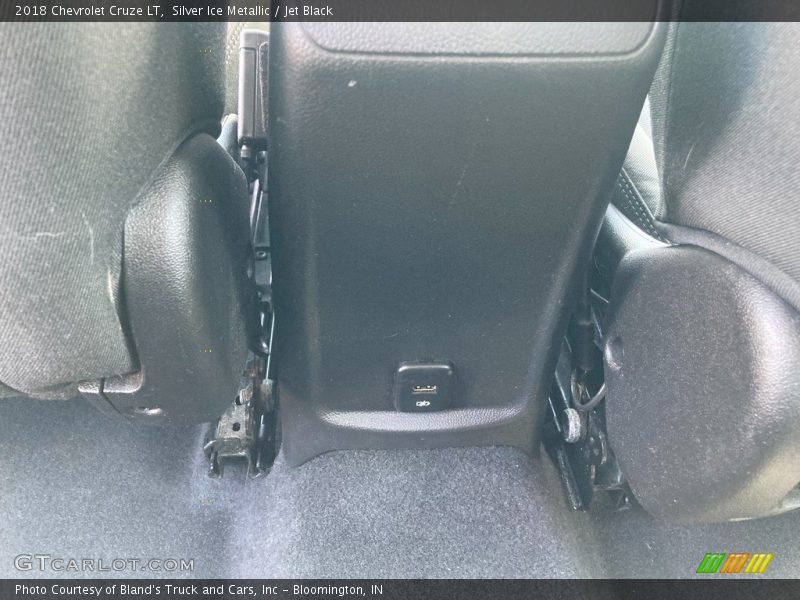 Silver Ice Metallic / Jet Black 2018 Chevrolet Cruze LT