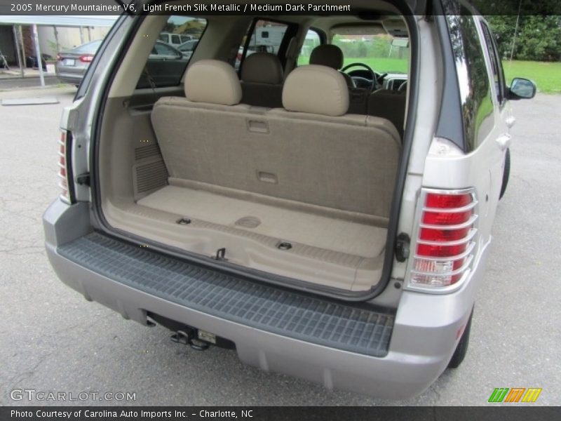 Light French Silk Metallic / Medium Dark Parchment 2005 Mercury Mountaineer V6