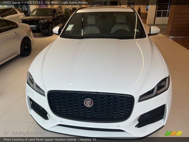 Fuji White / Light Oyster/Ebony 2022 Jaguar F-PACE P250 S