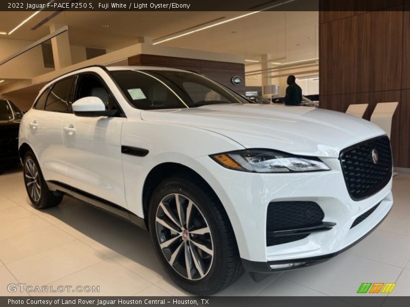 Fuji White / Light Oyster/Ebony 2022 Jaguar F-PACE P250 S