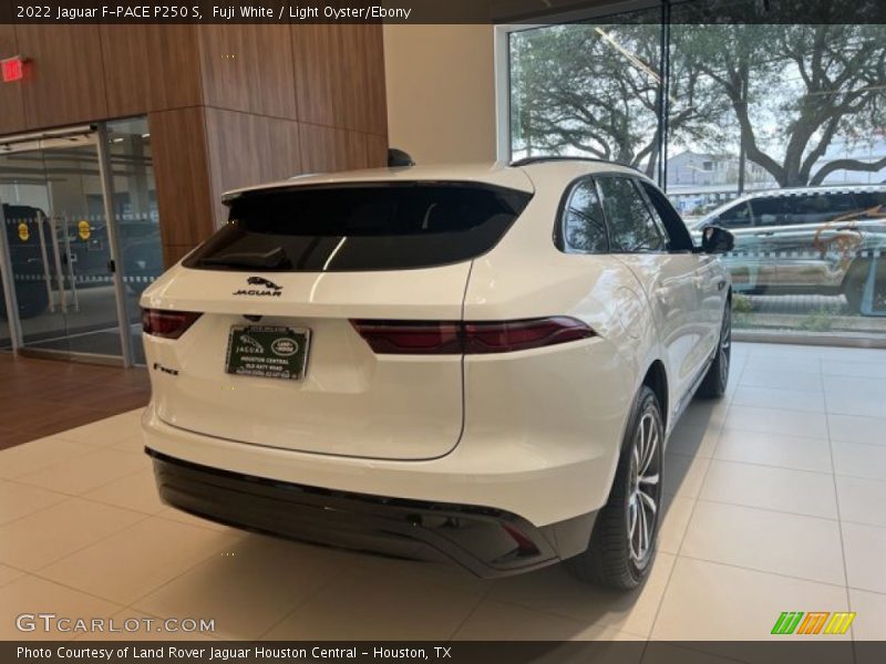 Fuji White / Light Oyster/Ebony 2022 Jaguar F-PACE P250 S