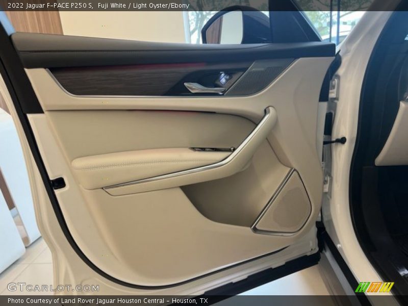 Fuji White / Light Oyster/Ebony 2022 Jaguar F-PACE P250 S
